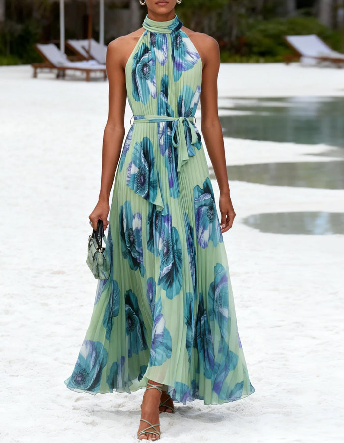Vestido maxi verde com gola halter, chiffon floral e plissado