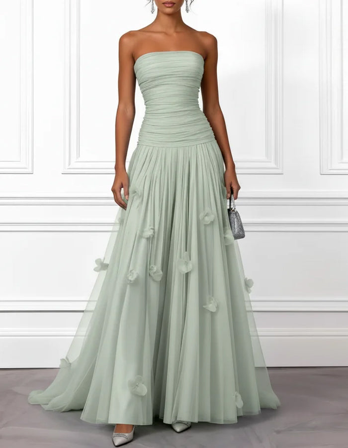 Vestido maxi de tul sin tirantes con flores 3D de color sólido  
