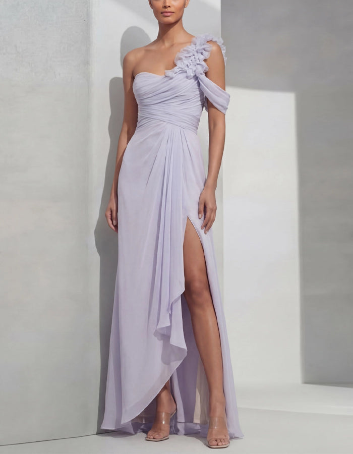Vestido maxi lilás com um ombro, flores 3D e chiffon