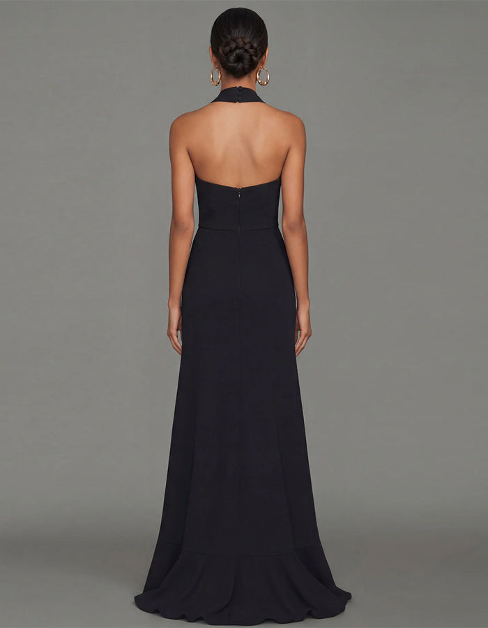 Vestido Maxi Preto com Decote Halter, Detalhes Vazados, Folhos e Cauda de Peixe