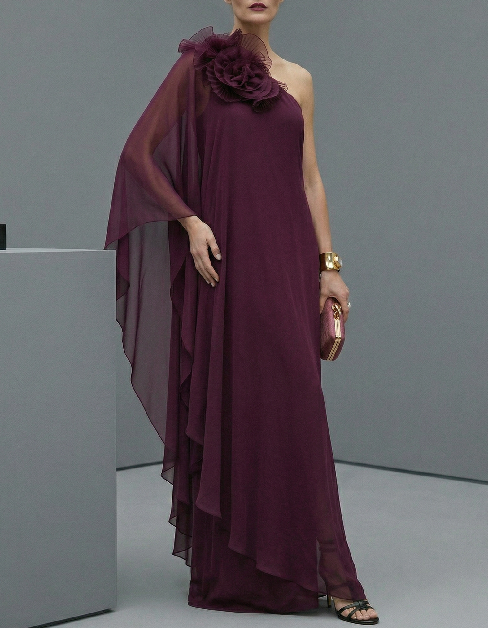 Vestido maxi con un solo hombro y estampado floral en gasa púrpura intenso  
