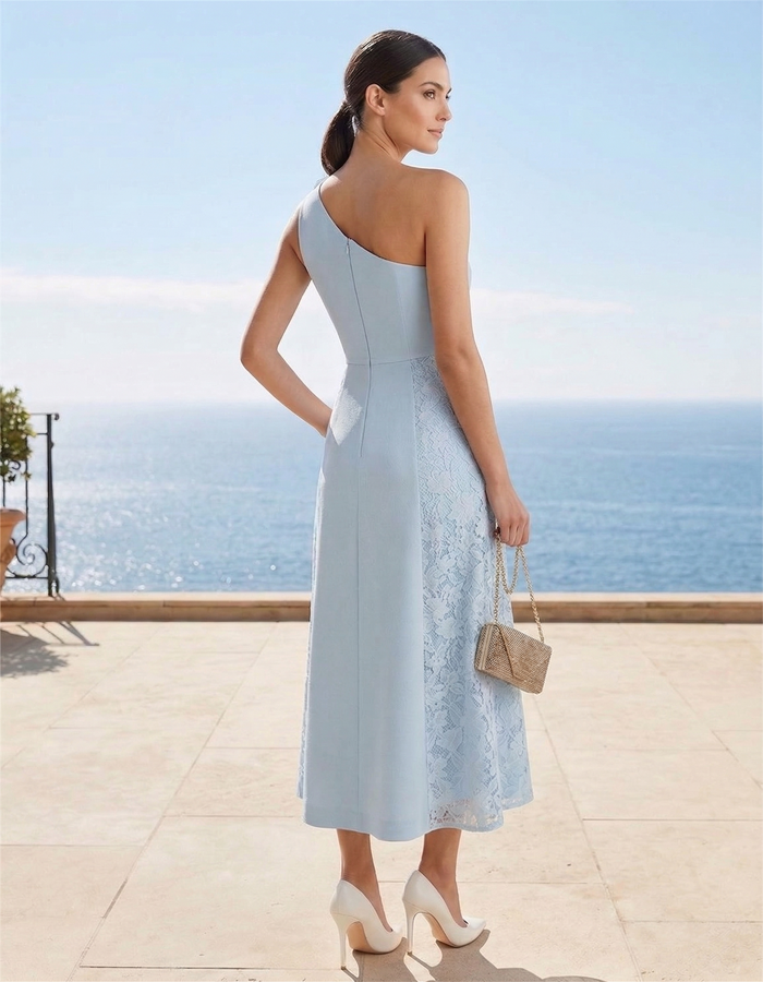 Himmelblaues elegantes Midi-Kleid mit Spitzenbesatz und einem schulterfreien Design
