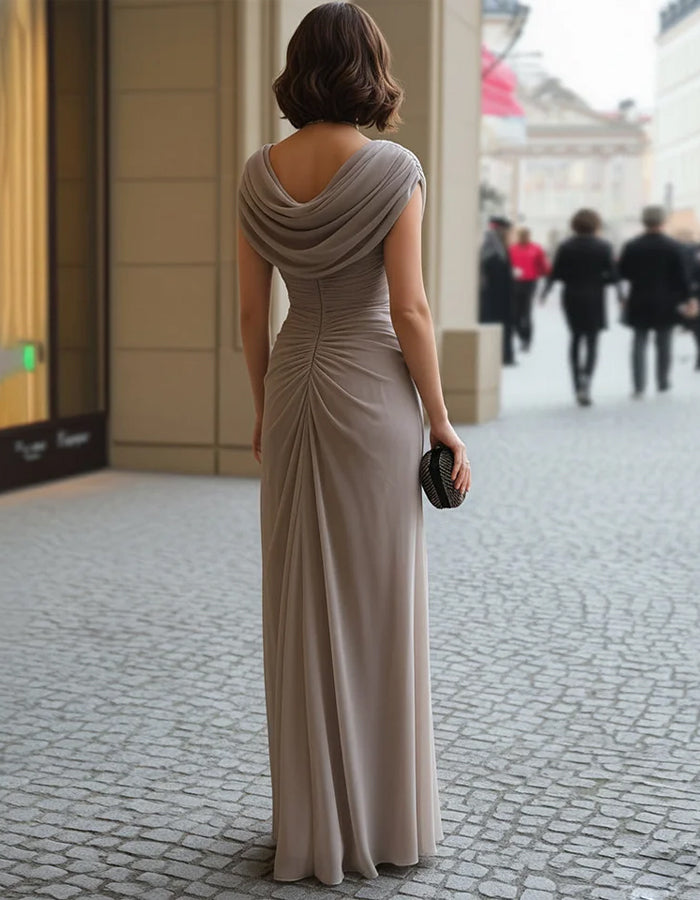 Maxikleid aus hellbraunem Chiffon mit Rüschen und drapiertem Ausschnitt  