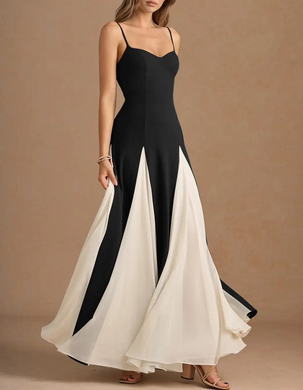 Vestido maxi con tirantes finos, parches y bloques de color en gasa  