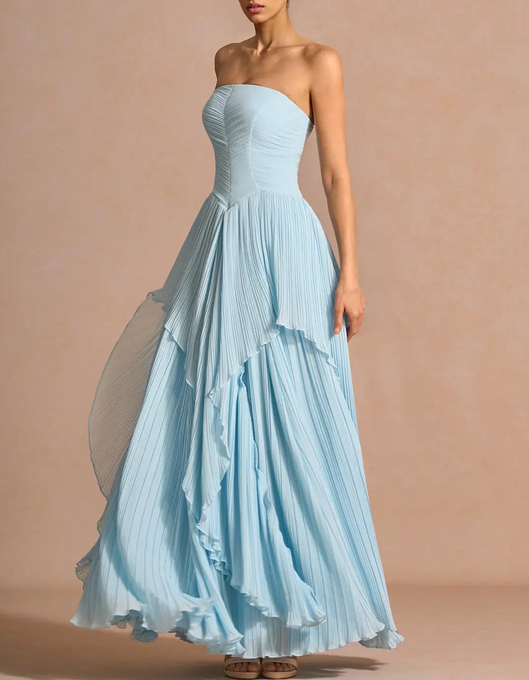 Vestido maxi sin tirantes con capas plisadas y cintura en gasa  
