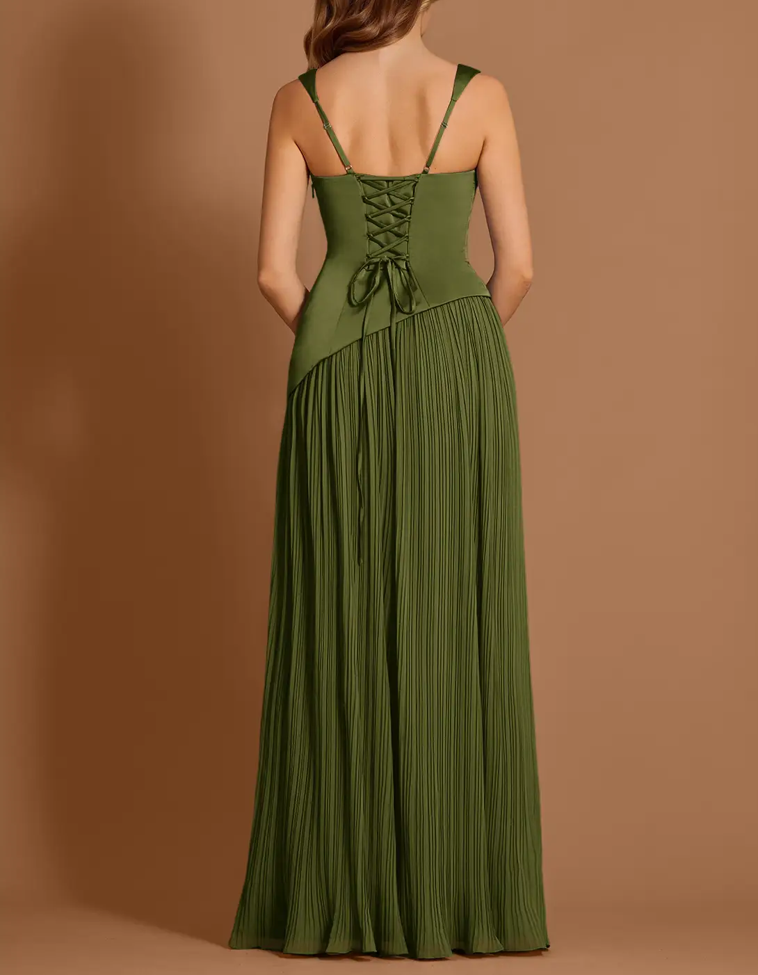 Vestido Maxi de Cetim com Decote Halter, Pregas em Chiffon e Fenda