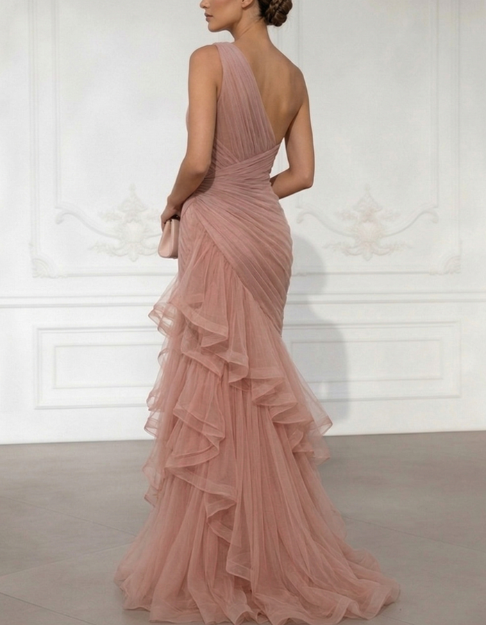 Maxikleid mit Meerjungfrauen-Schnitt aus drapiertem Tüll und einem schulterfreien Design