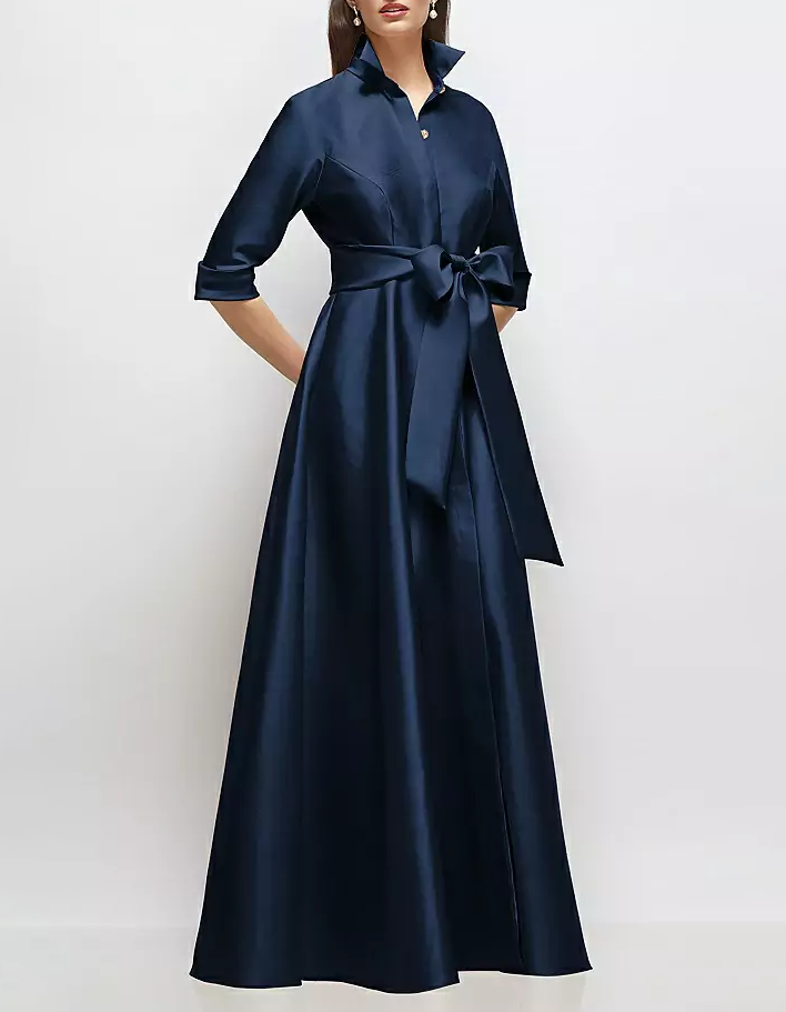Abito camicia lungo in satin blu navy con maniche a metà lunghezza e cintura