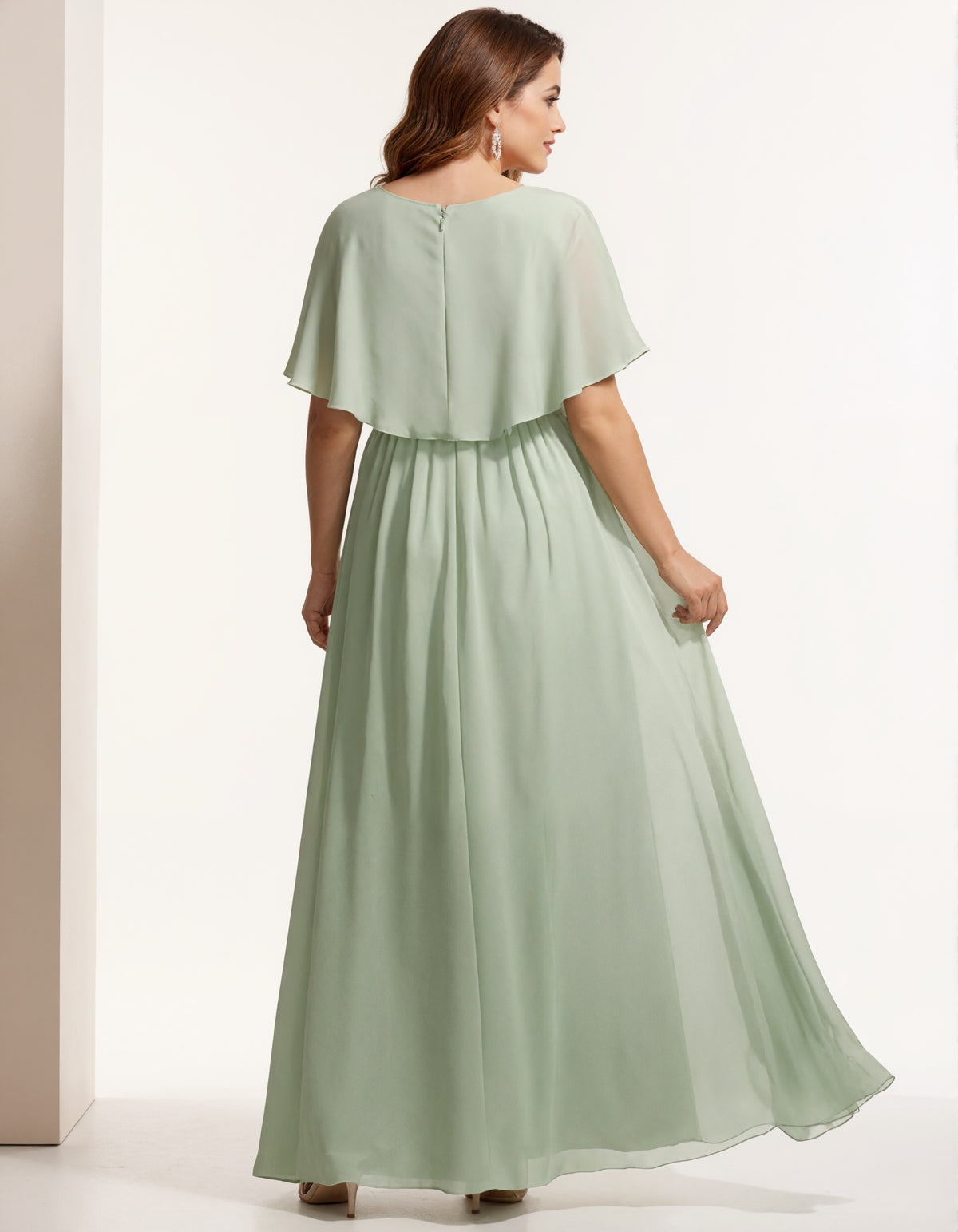 Robe longue vert sauge en mousseline châle asymétrique  