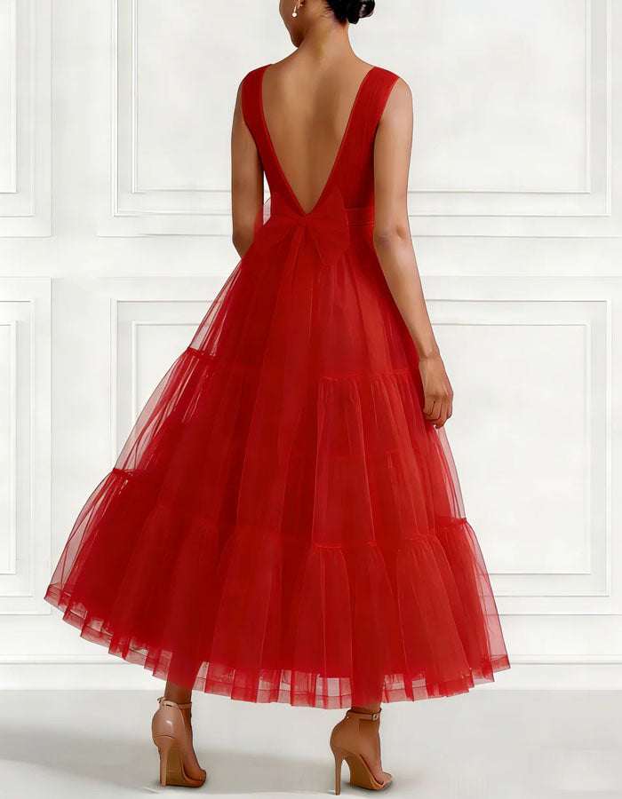 Midikleid aus mehrlagigem Mesh in Orange-Rot mit tiefem V-Ausschnitt und rückenfreiem Design