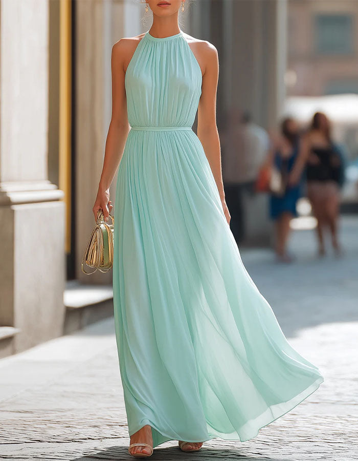 Vestido maxi verde-menta de chiffon plissado com decote halter