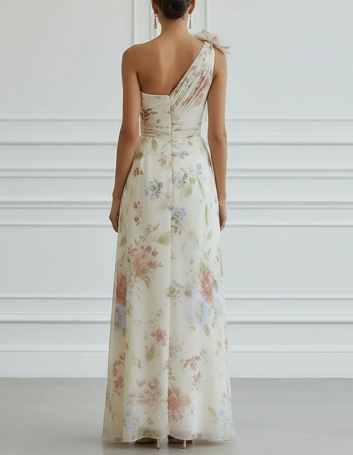 Abito lungo in chiffon beige chiaro con base colorata, fiori 3D e spalle scoperte, con spacchi