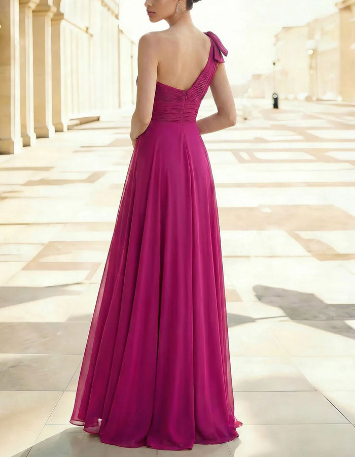 Maxikleid aus Chiffon in Rosarot mit schulterfreiem Schnitt, Schleife und Schlitz