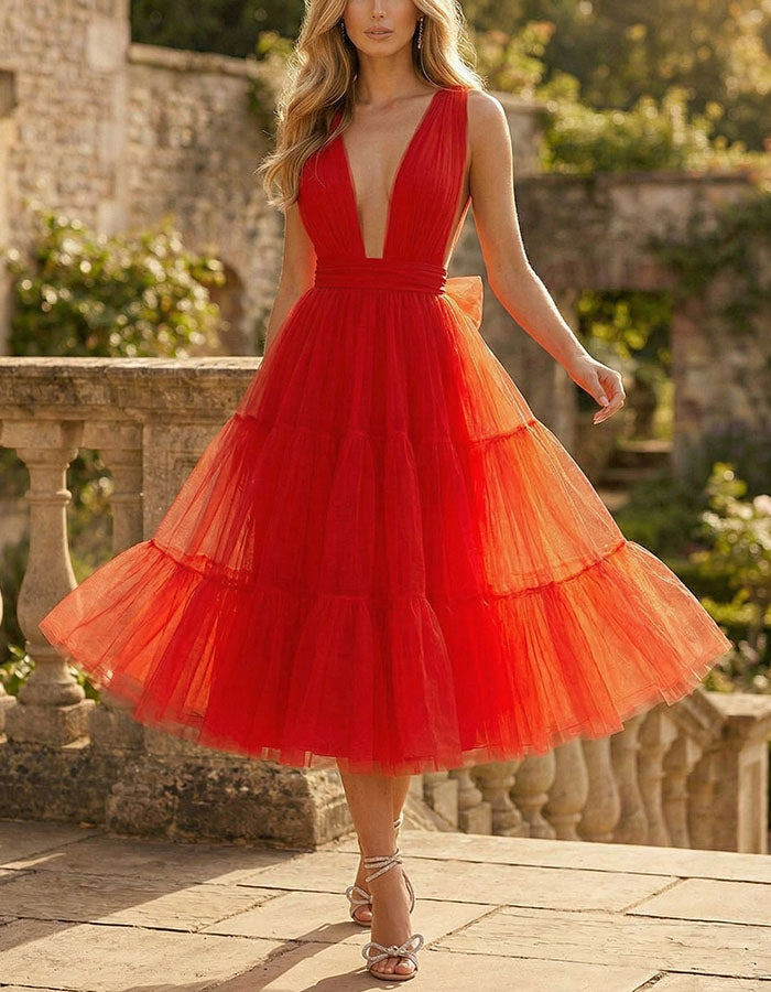 Midikleid aus mehrlagigem Mesh in Orange-Rot mit tiefem V-Ausschnitt und rückenfreiem Design