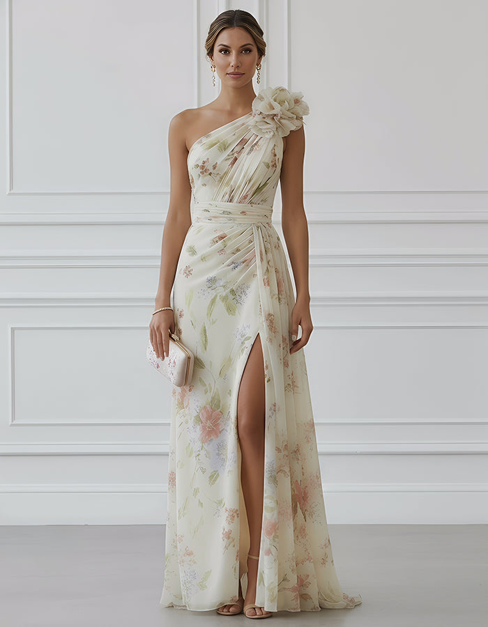 Abito lungo in chiffon beige chiaro con base colorata, fiori 3D e spalle scoperte, con spacchi
