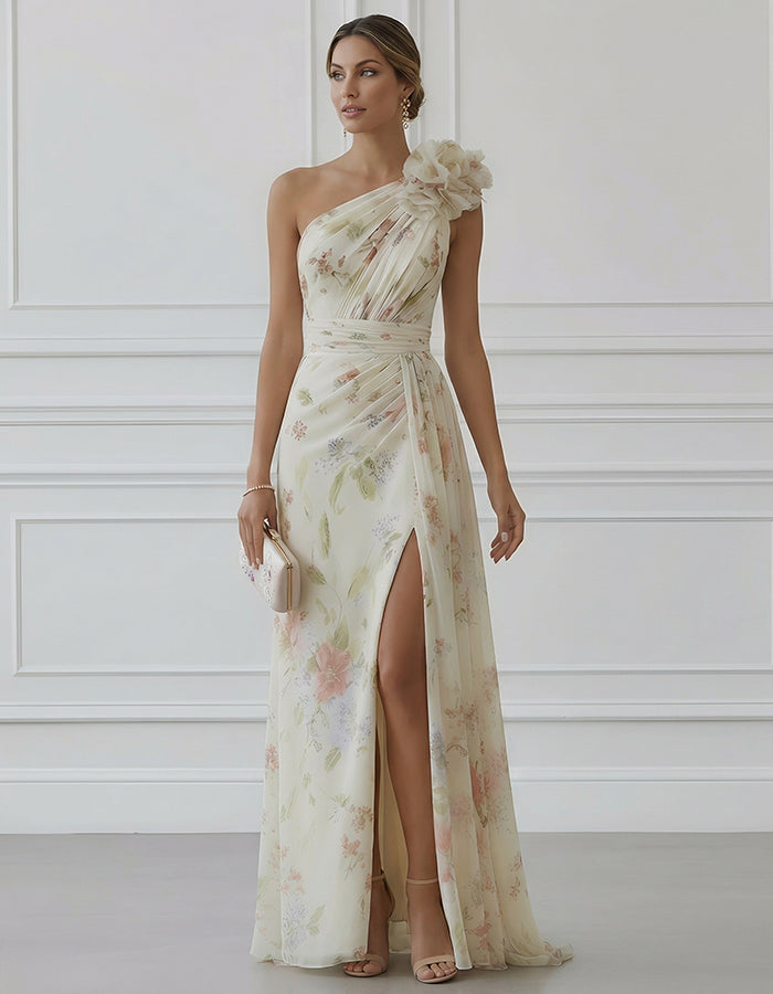 Abito lungo in chiffon beige chiaro con base colorata, fiori 3D e spalle scoperte, con spacchi