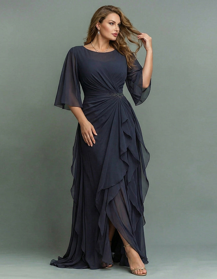 Abito lungo in chiffon blu navy con scollo rotondo, applicazioni e volant attorcigliati