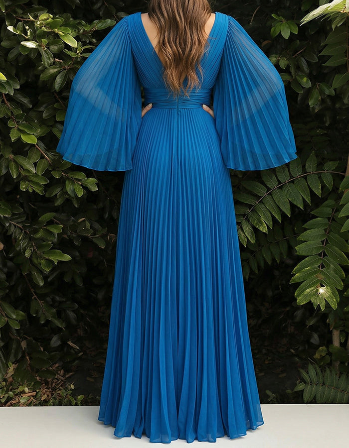 Blaues, plissiertes Chiffon-Maxikleid mit Glockenärmeln