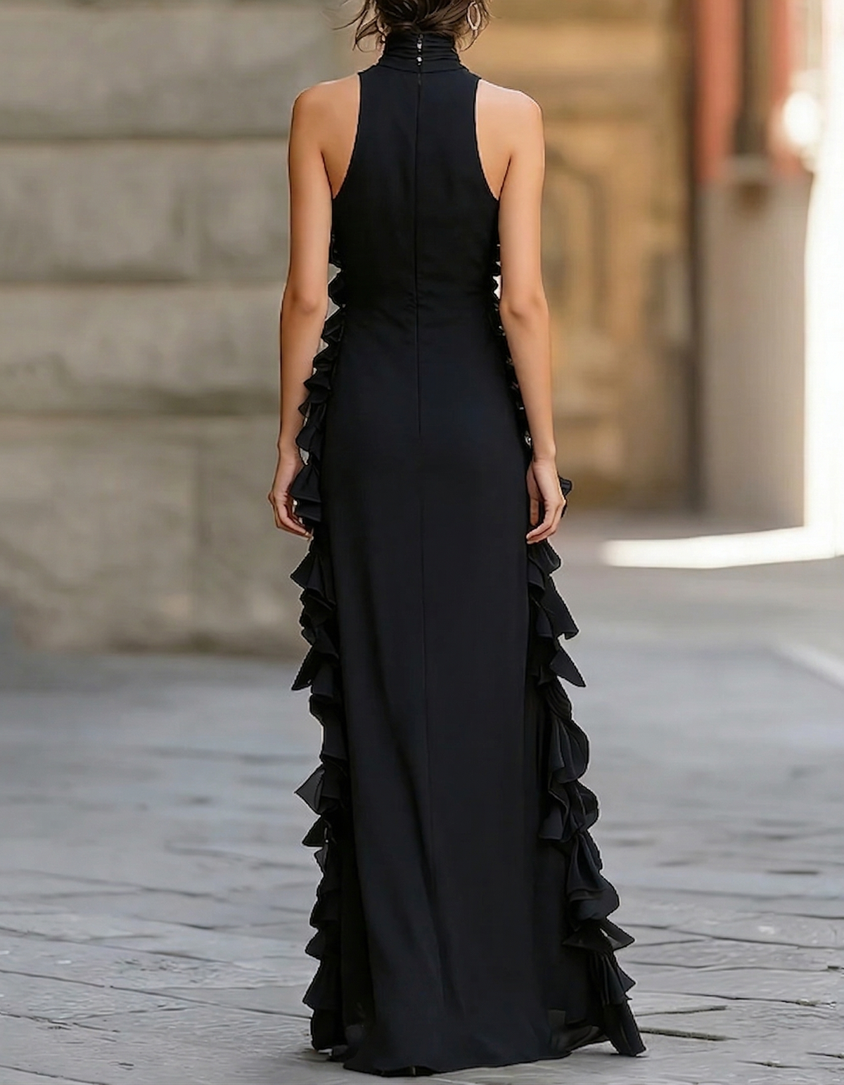 Robe longue droite en mousseline noire à col halter et volants