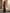 Maxikleid aus Satin mit Kaffeefarbe, Spitzenbesatz, Plissees und Schlitzen