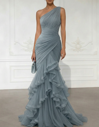 Maxikleid mit Meerjungfrauen-Schnitt aus drapiertem Tüll und einem schulterfreien Design