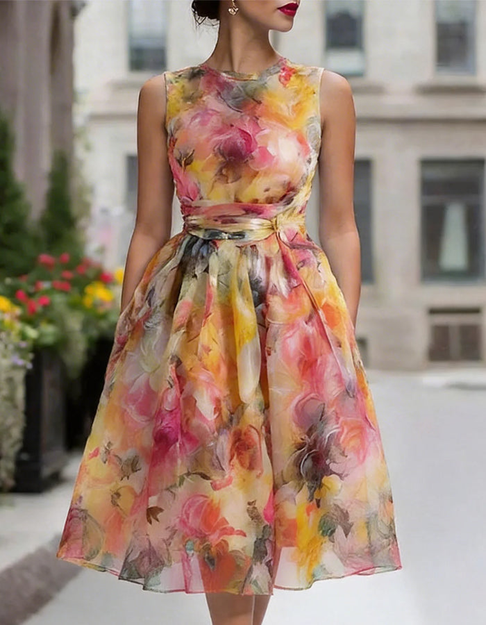 Vestido midi con estampado floral tipo pintura al óleo, sin mangas, cintura ajustada y falda acampanada