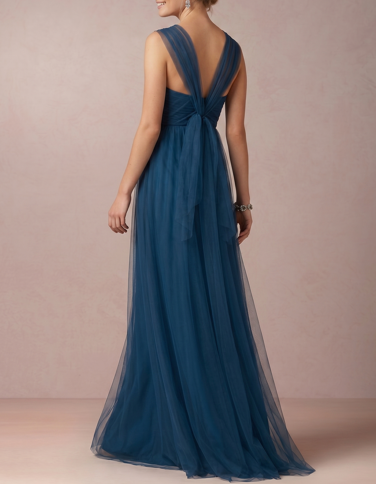 Robe longue en mousseline et tulle bleu foncé à bretelles spaghetti