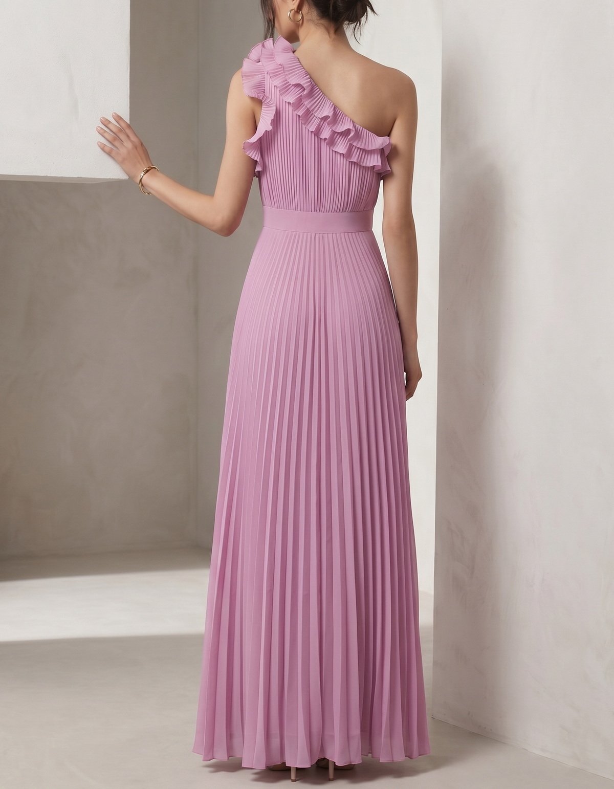 Rosa-lila Chiffon-Maxikleid mit Rüschen, einseitiger Schulter und Falten