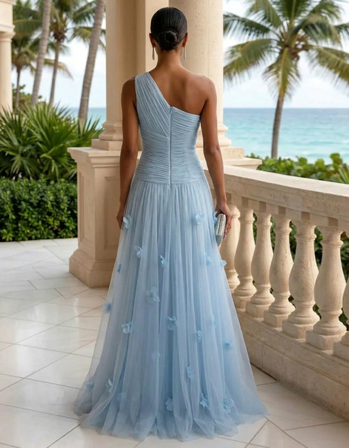 Vestido maxi azul hielo de malla plisada con flores 3D y un solo hombro  