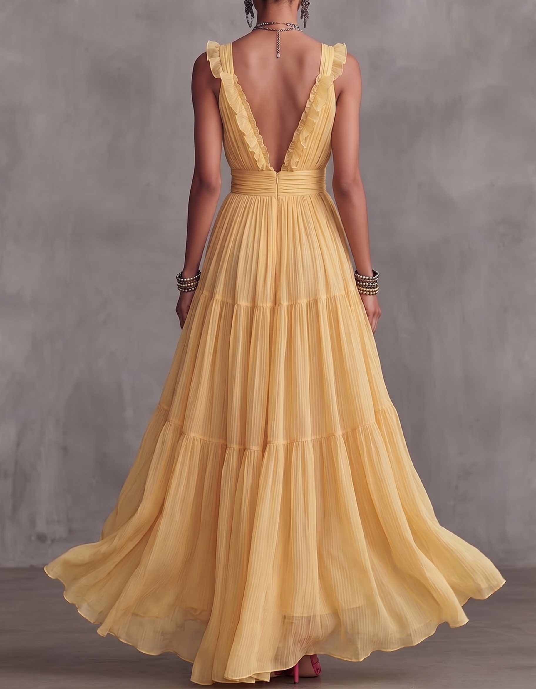 Robe maxi à col licou en mousseline avec volants et taille cintrée