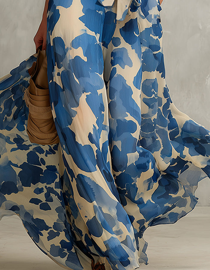Beige bas med blå abstrakt akvarellprint halterneck maxi-klänning