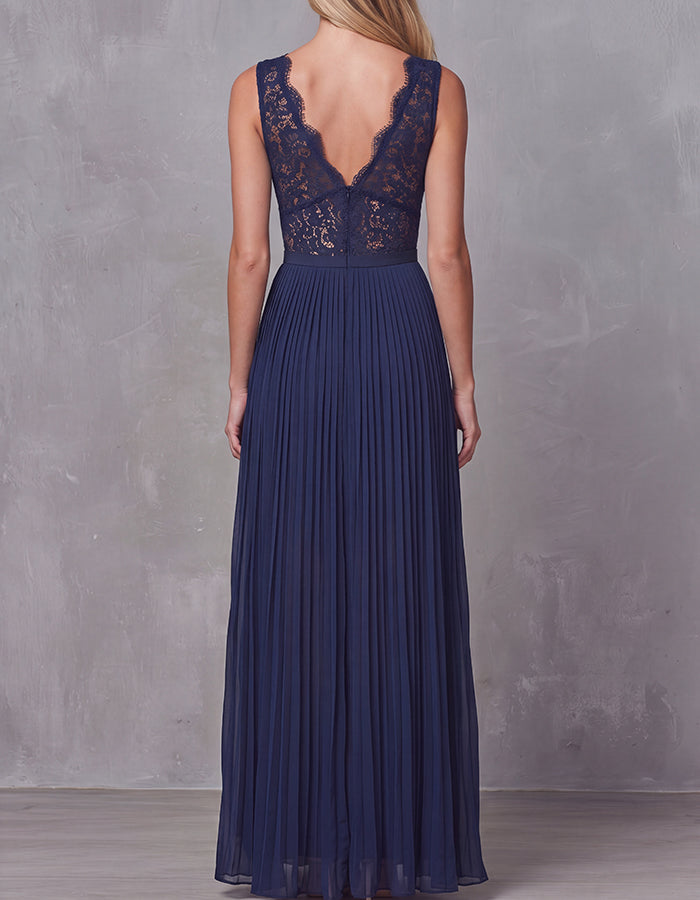 Vestido maxi de gasa azul marino con cuerpo de encaje y escote profundo en V plisado