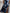 Abito lungo senza maniche in satin blu navy con grande stampa floreale
