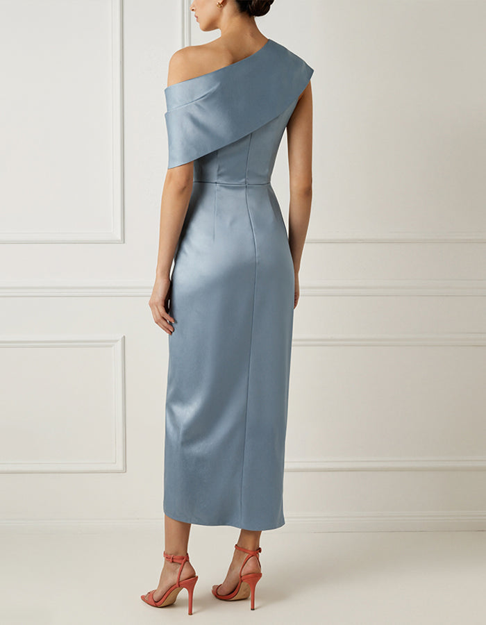 Effen kleur satijnen midi-jurk met asymmetrische schouder