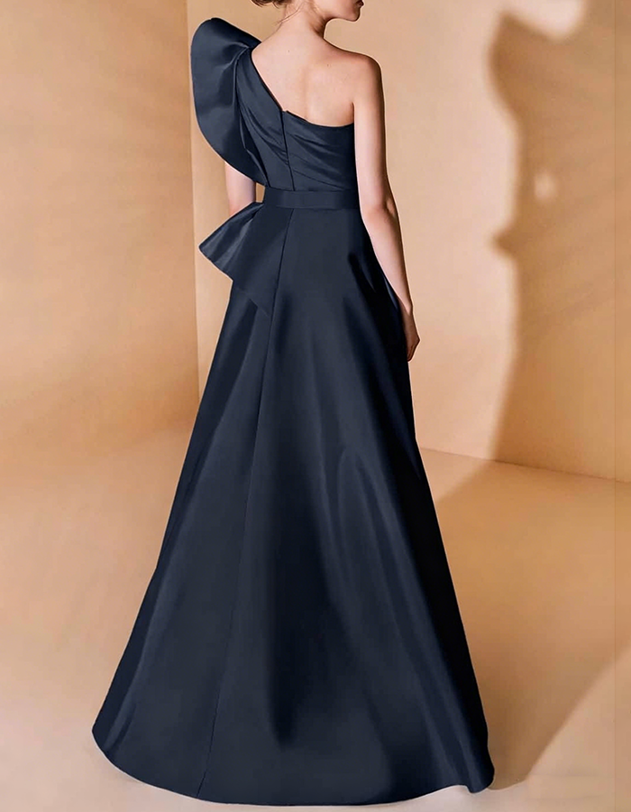 Marineblaues asymmetrisches Satin-Maxikleid in A-Linie mit einem Schulterriemen