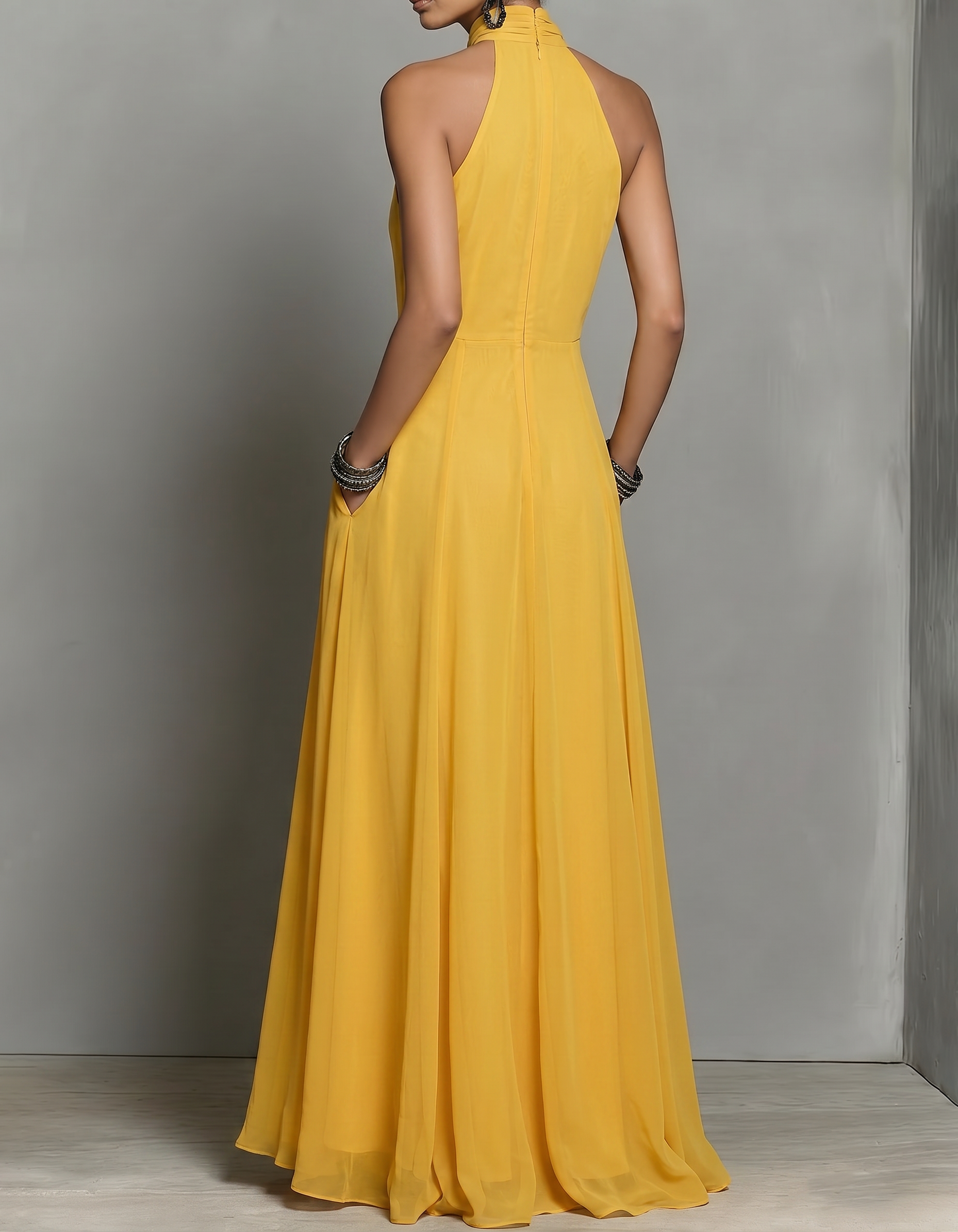 Abito lungo in chiffon con collo all'americana e tasche a linea A