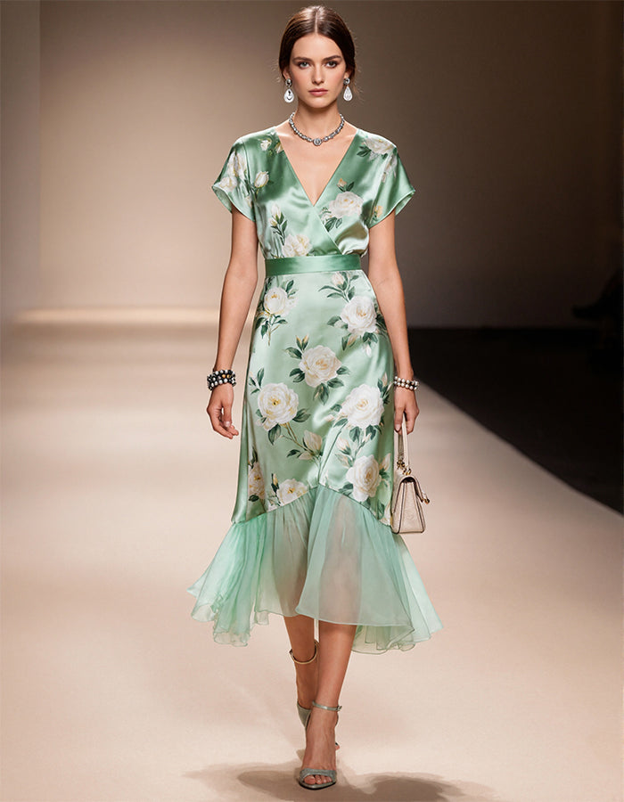 Robe midi en mousseline imprimée rose satin vert menthe à col en V et taille ajustée  