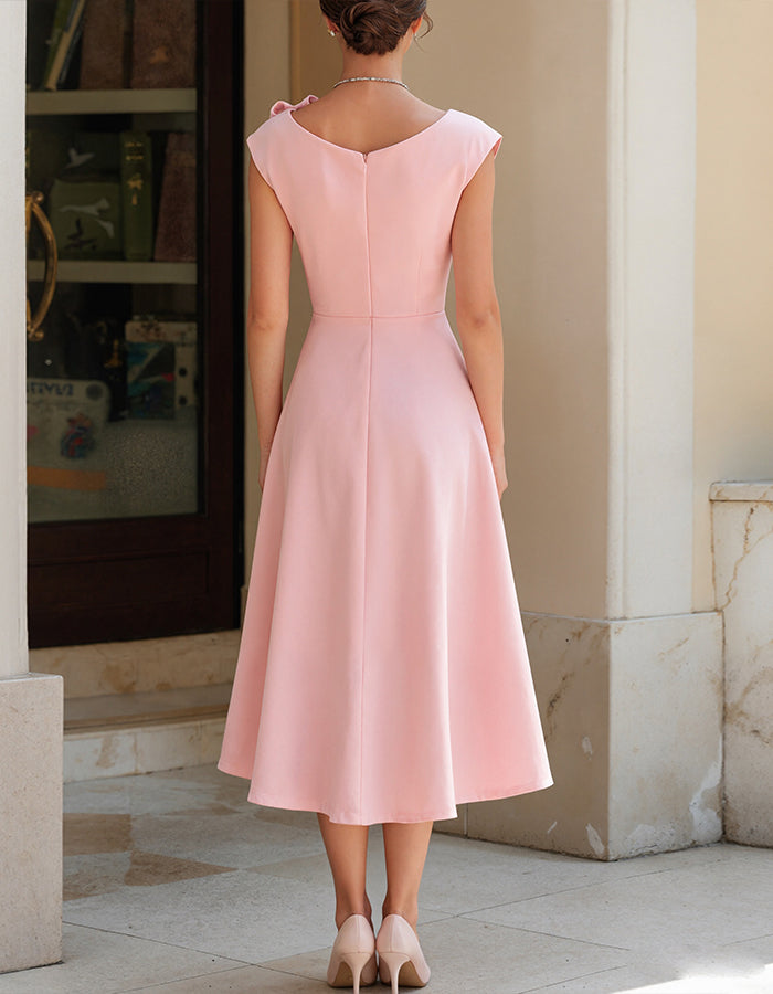 Einfarbiges Midikleid mit drapiertem Kragen und 3D-Blumendekor