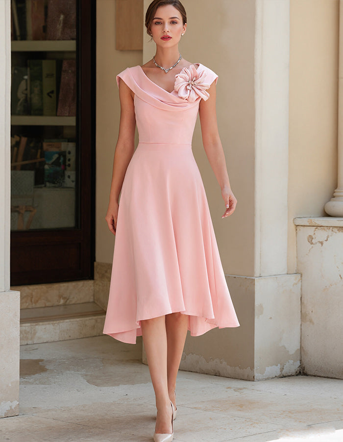 Einfarbiges Midikleid mit drapiertem Kragen und 3D-Blumendekor