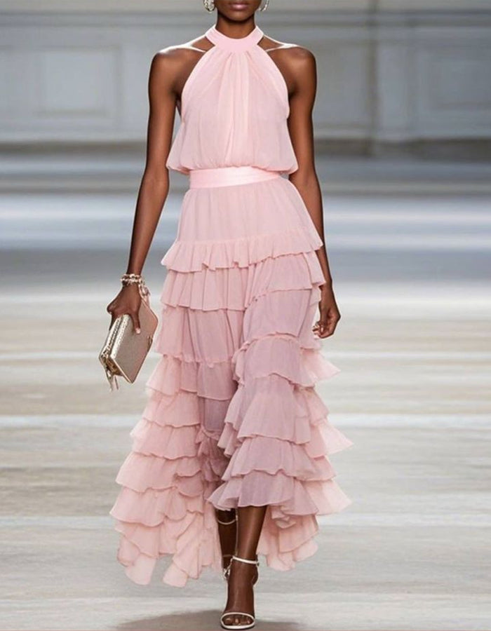 Vestido maxi rosa de gasa con diseño de hombros descubiertos y volantes en capas