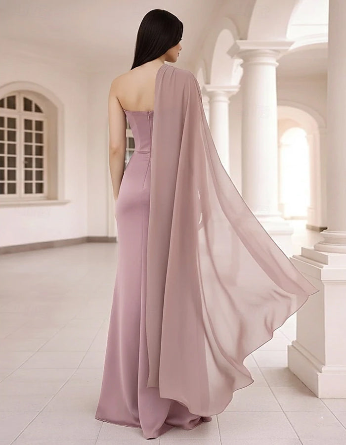 Einfarbiges Satin-Maxikleid mit einem schulterfreien Chiffon-Schal