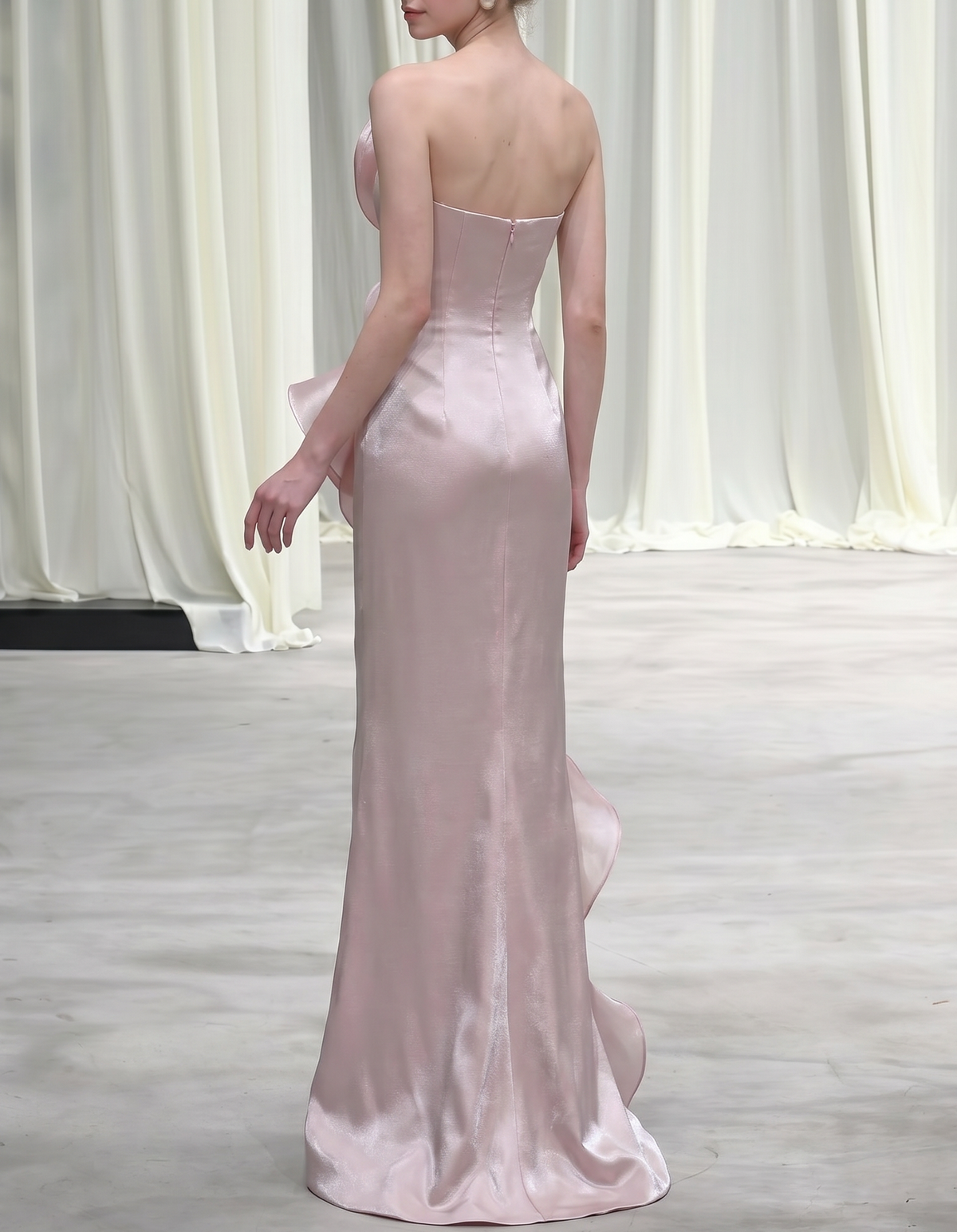 Rosa Satin Maxikleid mit übertriebenen Rüschen und Fischschwanz