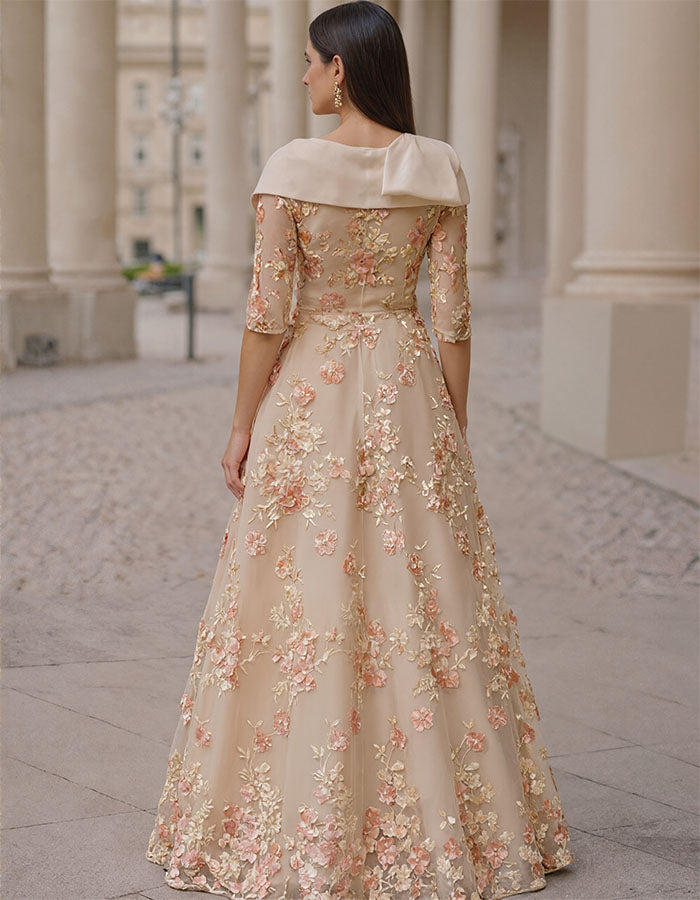 Einfarbiges Maxikleid mit 3D-Blumenstickerei