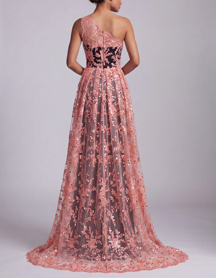 Rochie maxi coral roz cu dantelă, un umăr și satin negru