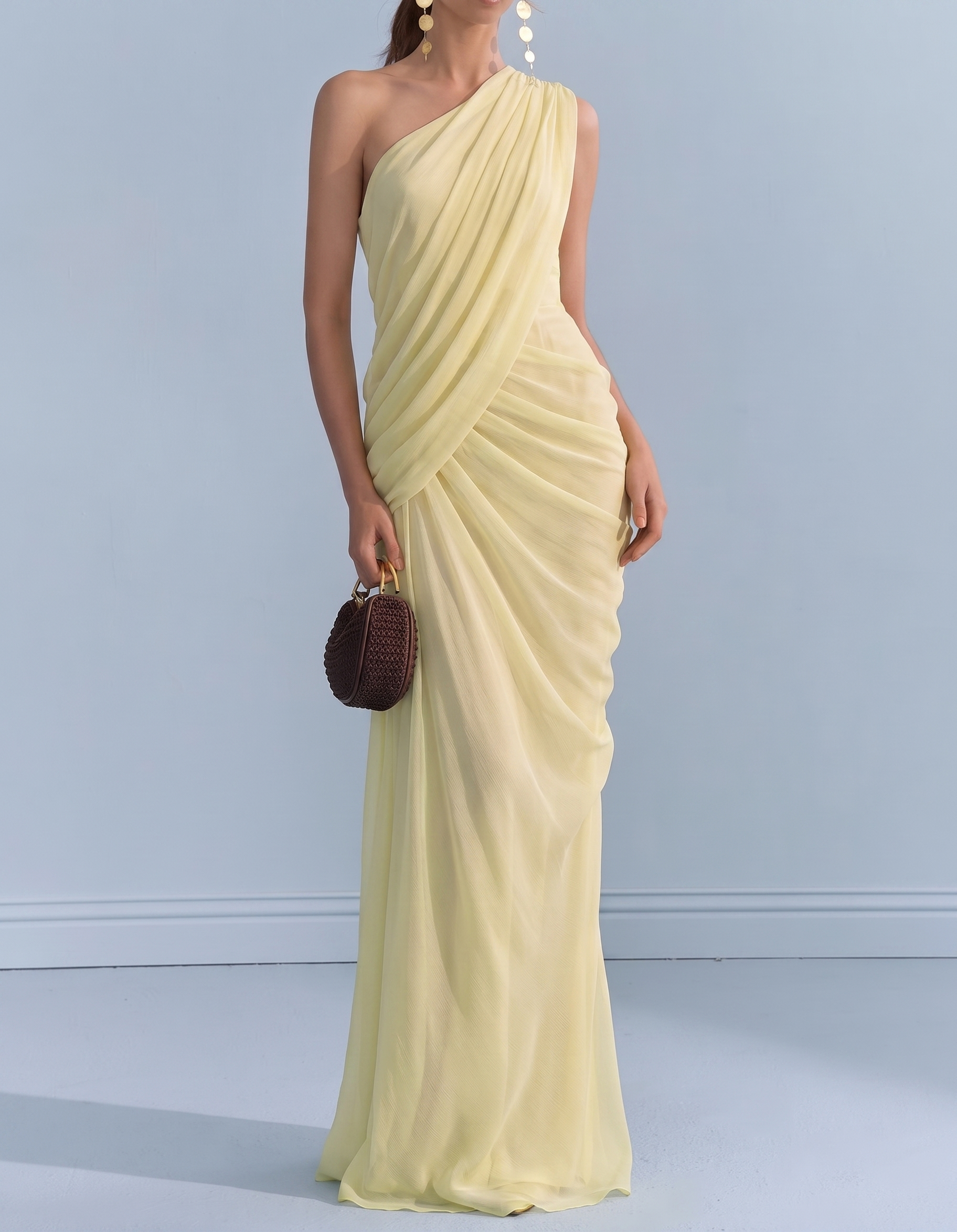Vestido maxi de gasa con un solo hombro, cintura ajustada y cola de pez
