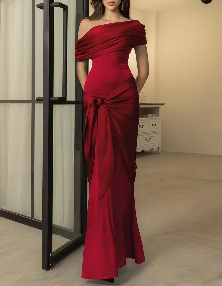 Vestido maxi de satén con escote off-the-shoulder, cintura ajustada y lazo, cola de pez