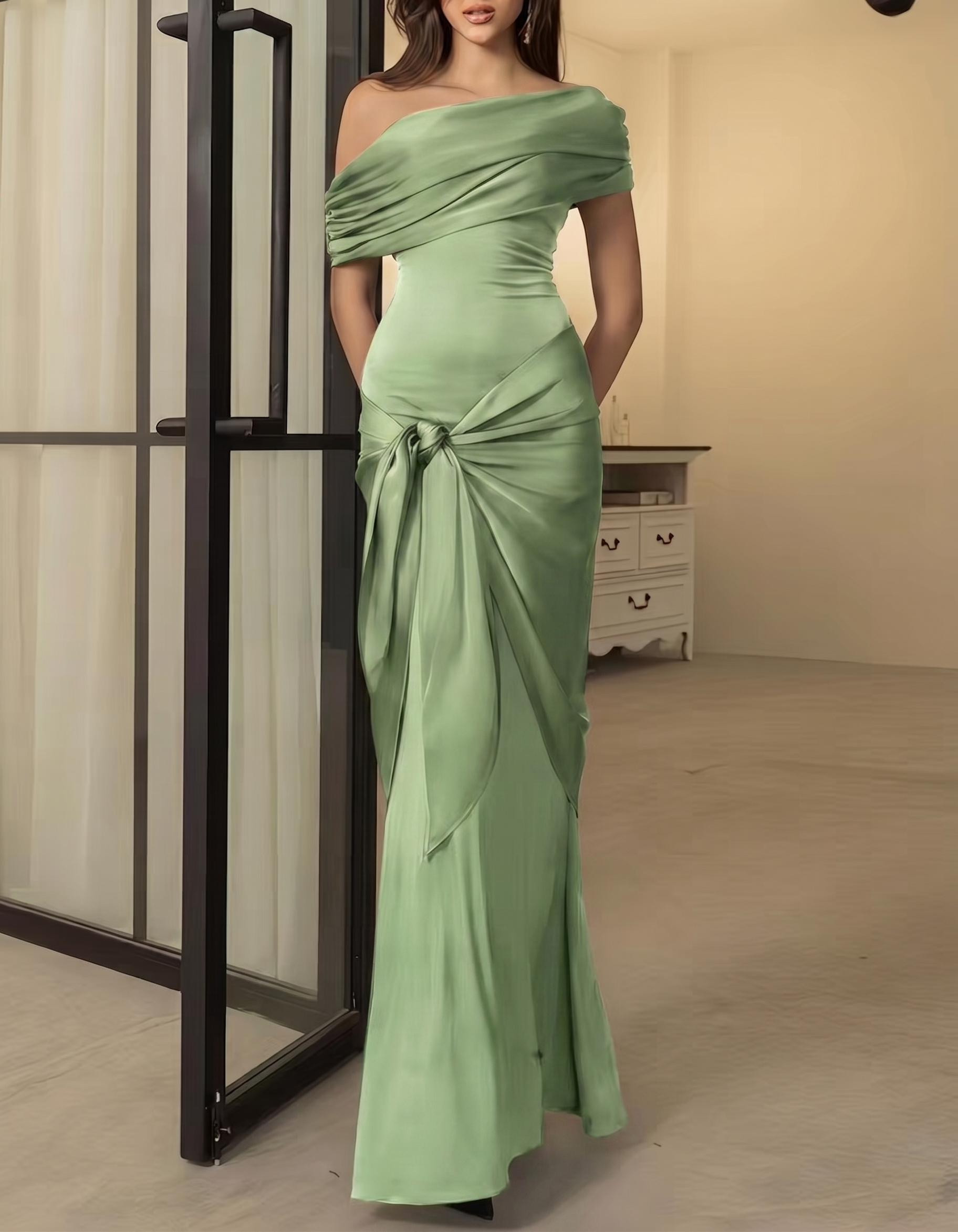 Vestido maxi de satén con escote off-the-shoulder, cintura ajustada y lazo, cola de pez