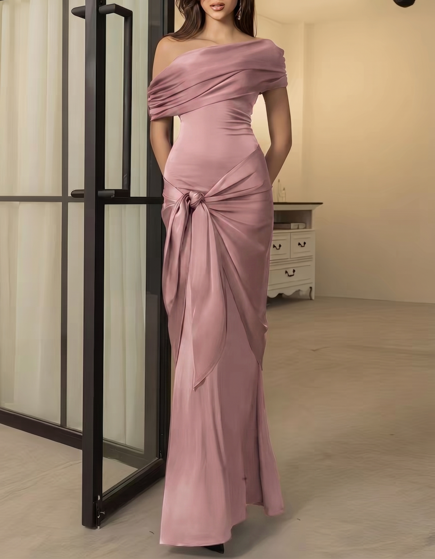 Vestido maxi de satén con escote off-the-shoulder, cintura ajustada y lazo, cola de pez