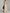 Hellchampagnerfarbenes Maxikleid aus Satin mit einer Schulter und Spitzenapplikation