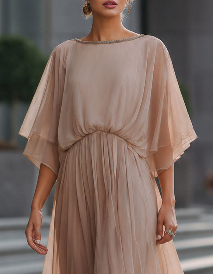 Abendkleid aus fließendem Chiffon mit Perlenbesetztem Ausschnitt im Champagner-Ton